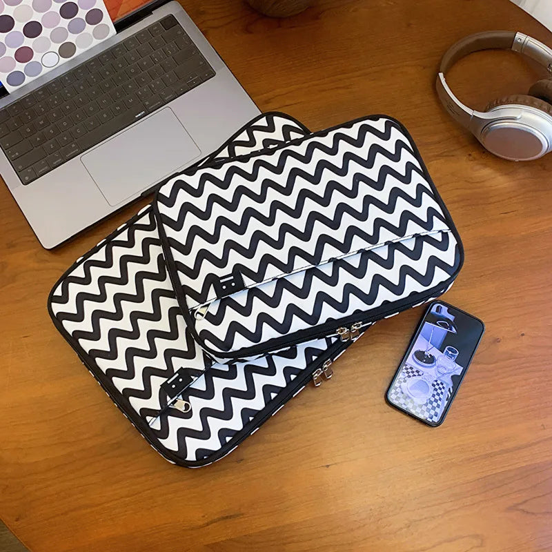 Pochette PC Black Wavy de 11-14 Pouces