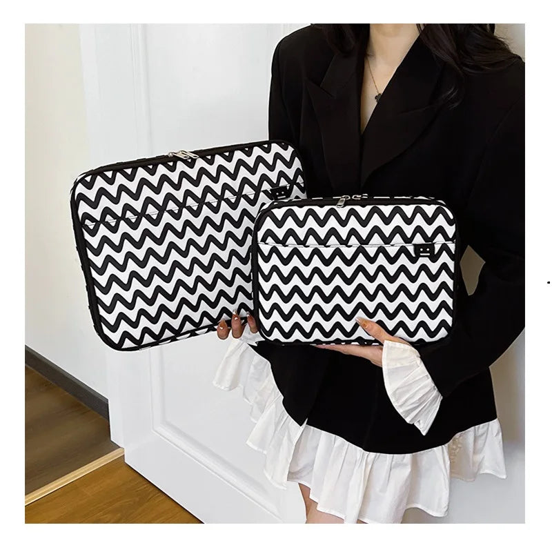 Pochette PC Black Wavy de 11-14 Pouces