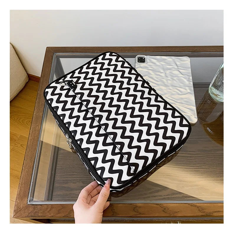 Pochette PC Black Wavy de 11-14 Pouces